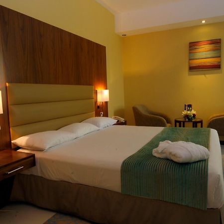 Howard Johnson By Wyndham Abu Dhabi Downtown Exterior photo