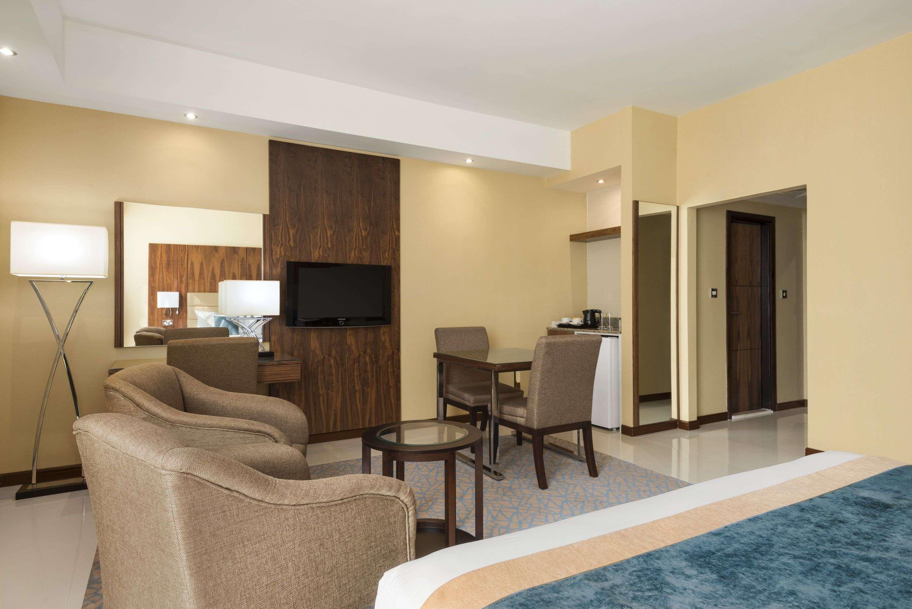 Howard Johnson By Wyndham Abu Dhabi Downtown Exterior photo