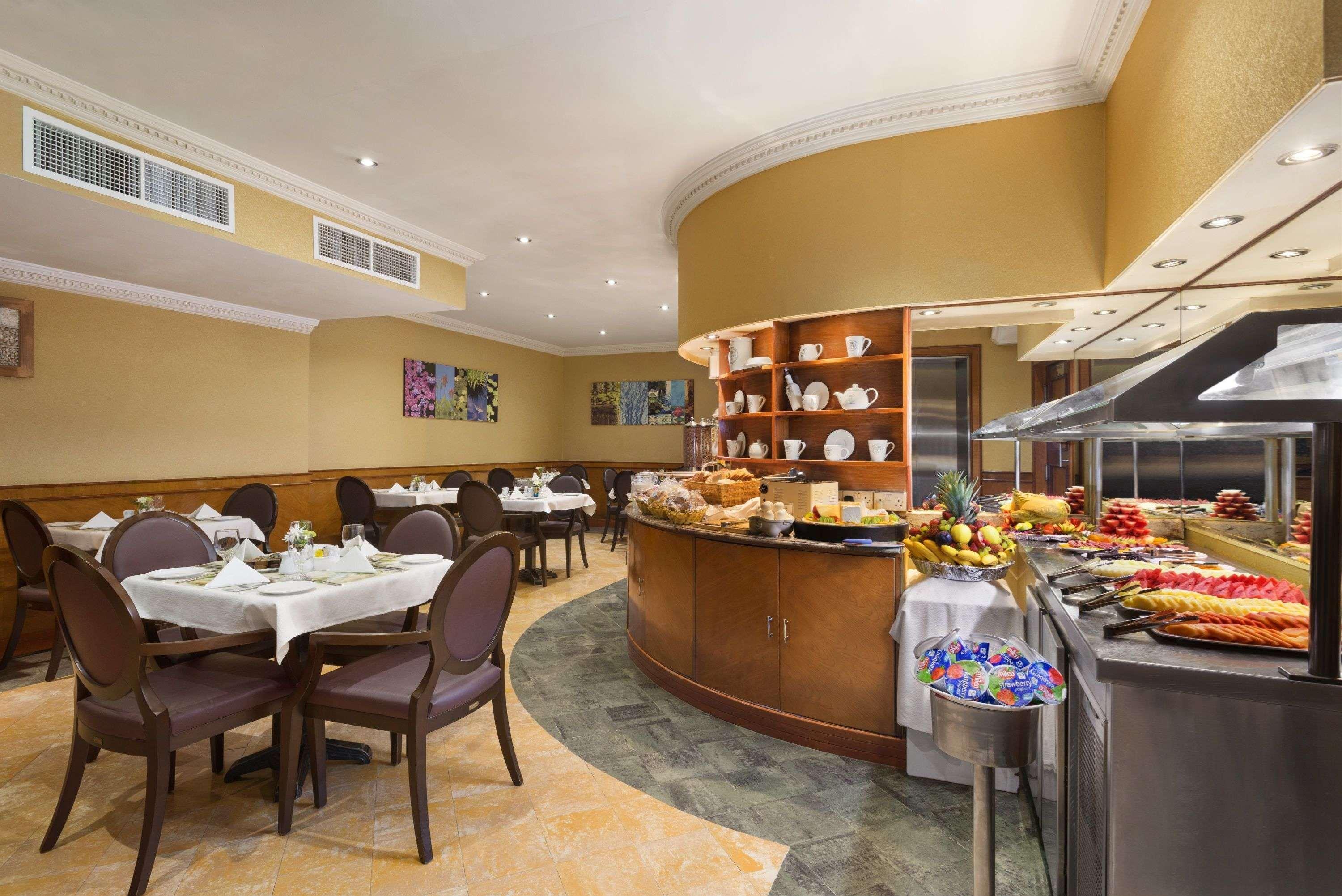 Howard Johnson By Wyndham Abu Dhabi Downtown Exterior photo