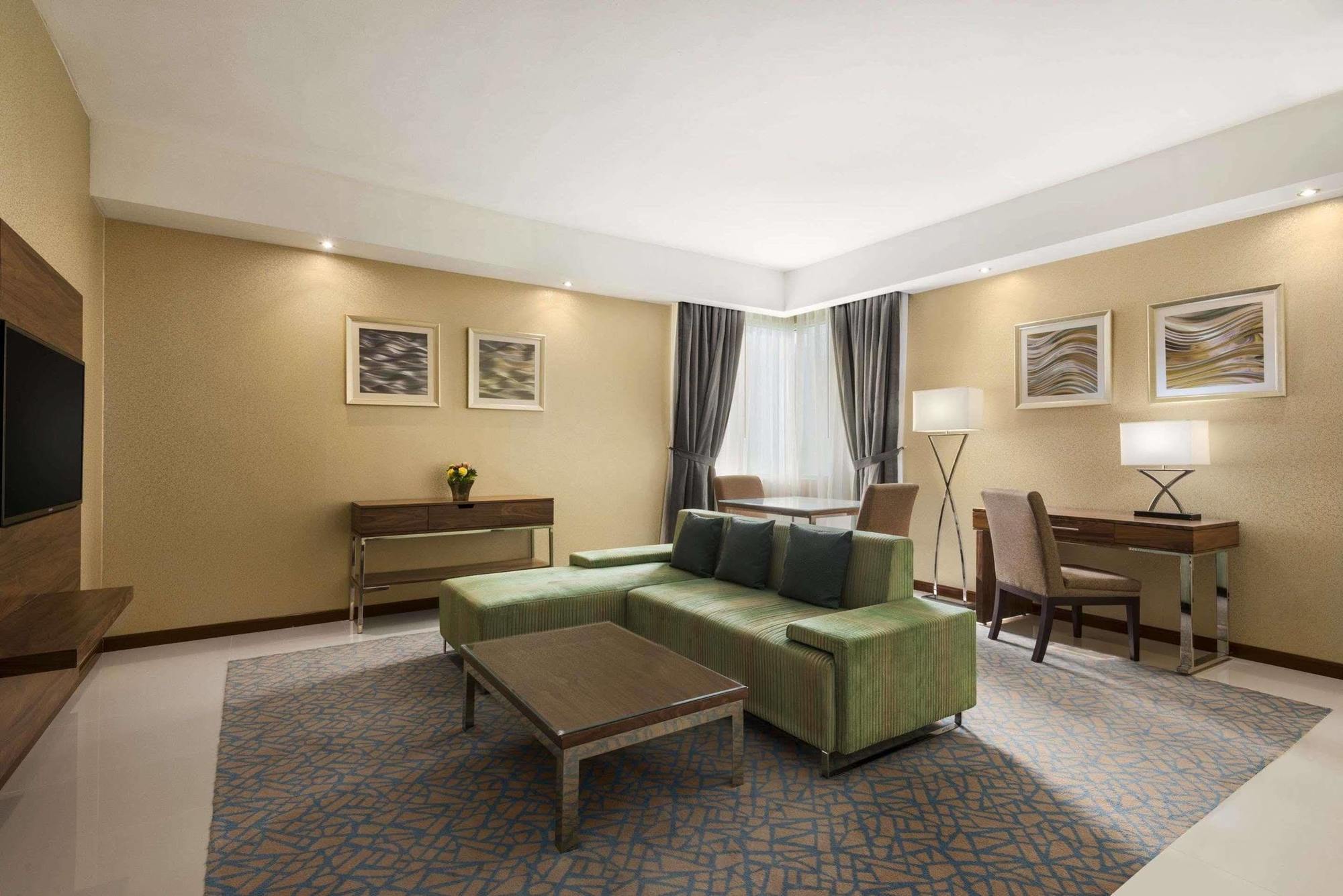 Howard Johnson By Wyndham Abu Dhabi Downtown Exterior photo